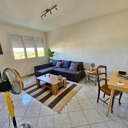 Le Friendly Avec Parking - 6 Pers - 15 Min De Lyon - Balcon * Corbas