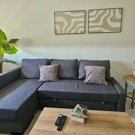 Le Friendly Avec Parking - 6 Pers - 15 Min De Lyon - Balcon * Corbas